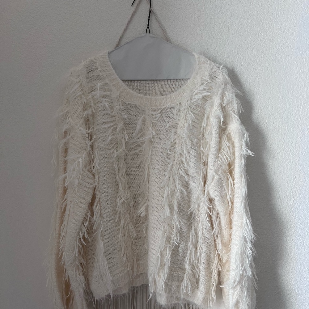 Comfy Sweater in off white, super soft, wide sleeves, fuzzy